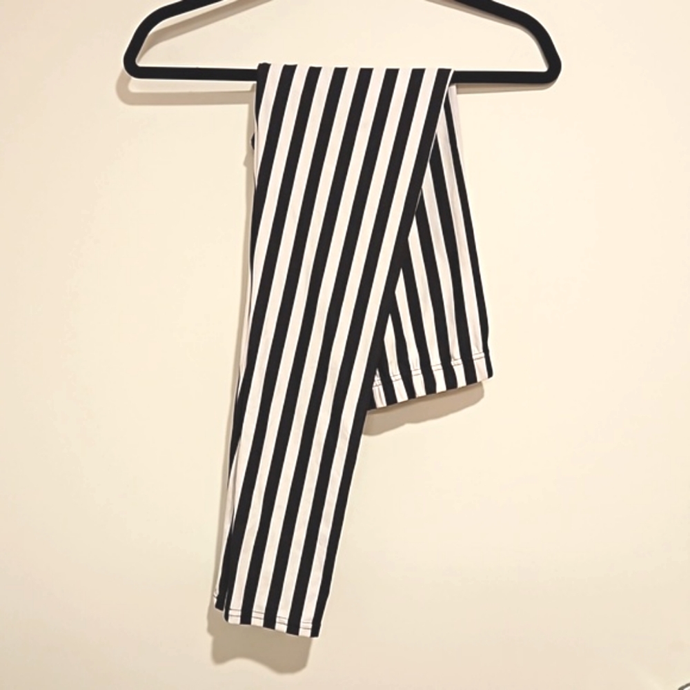 Black and white vertical striped leggings OS cosplay Halloween travel casual - Picture 2 of 7